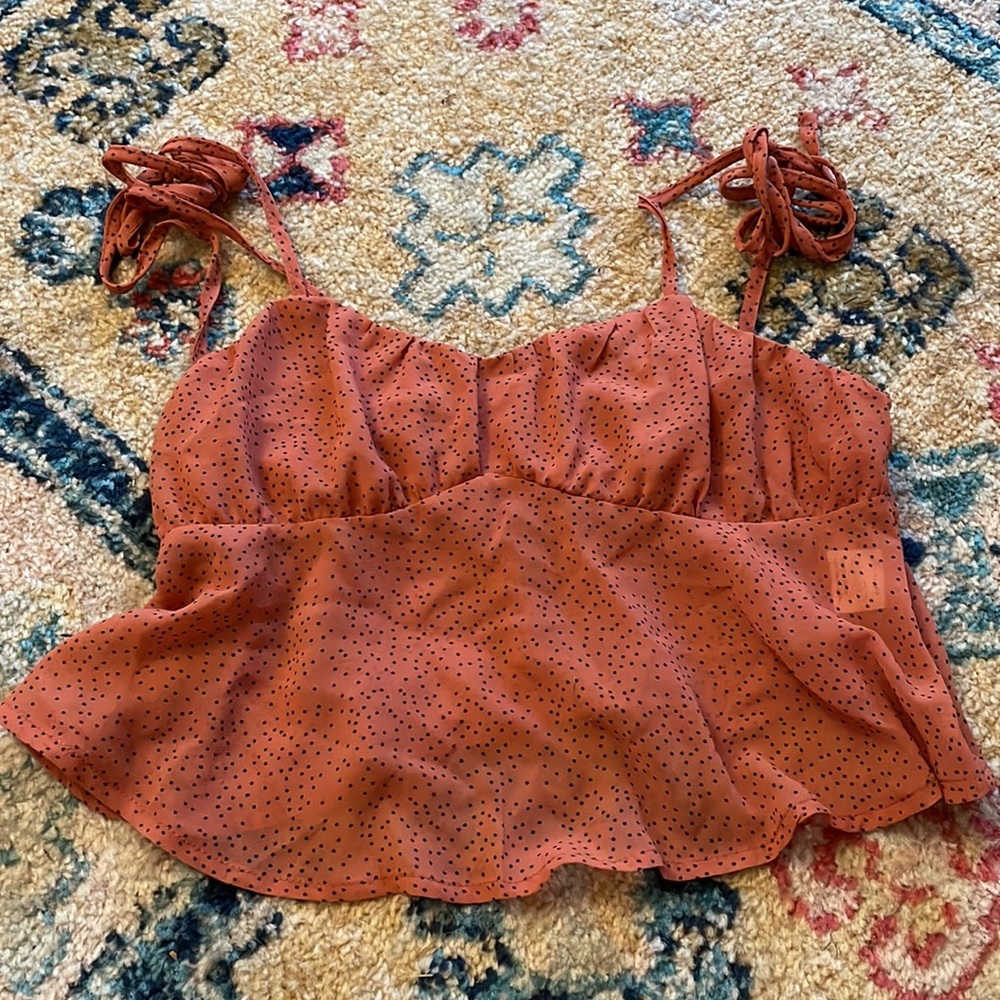 Flowy Crop Top - Picture 2 of 4